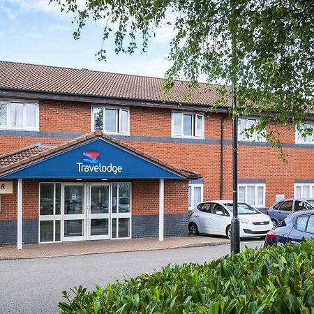 Travelodge Milton Keynes Old Stratford Exteriör bild