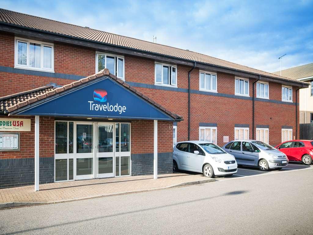 Travelodge Milton Keynes Old Stratford Exteriör bild
