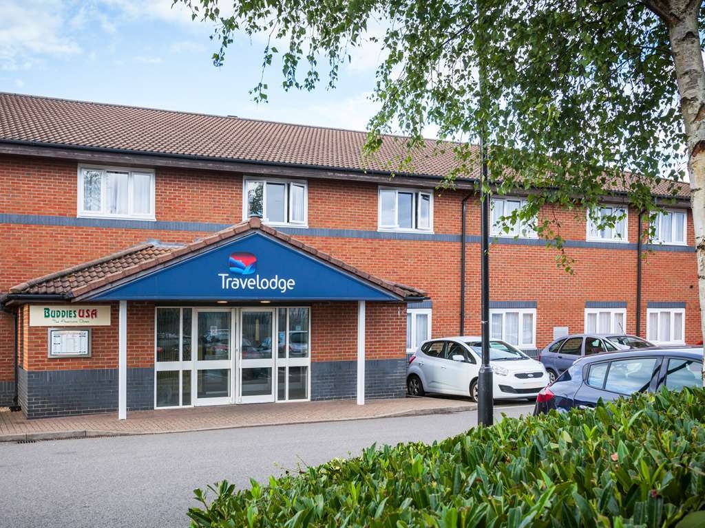 Travelodge Milton Keynes Old Stratford Exteriör bild