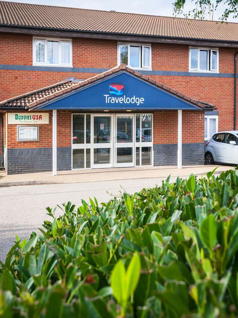 Travelodge Milton Keynes Old Stratford Exteriör bild